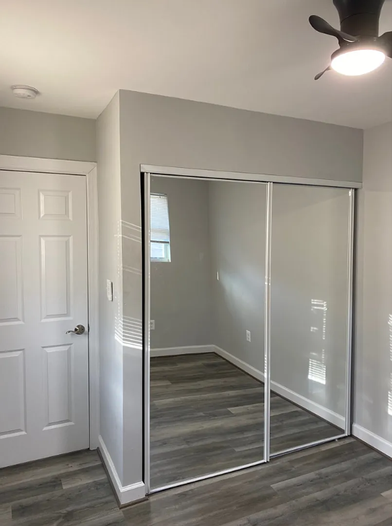 438 R Main Street $600 Office Suite Available — Photo 2
