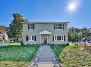 7 Windsor Dr, New Windsor, NY 12553