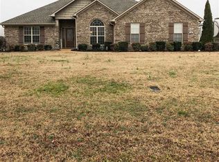 14 Countryway Dr, Jackson, TN 38305