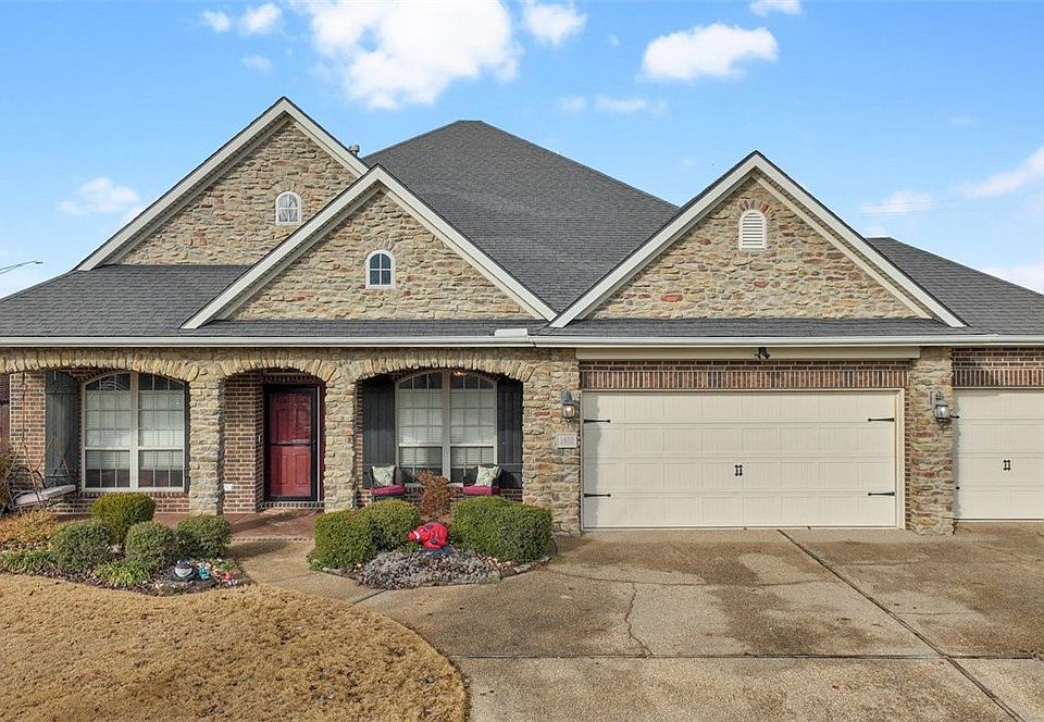 1st image of 1402 SW Wisteria Ave