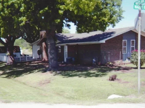 102 Magers Ave, Maysville, OK 73057