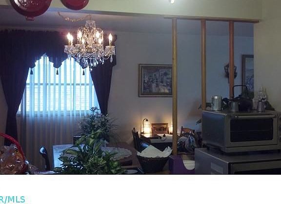 5th image of 4327 Sidway Ave