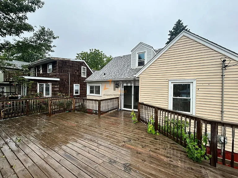 616 Burton Ct — Photo 14