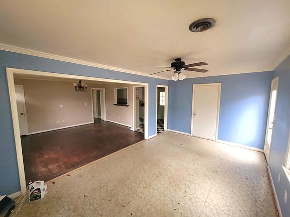 3rd image of 408 Stoney Circle