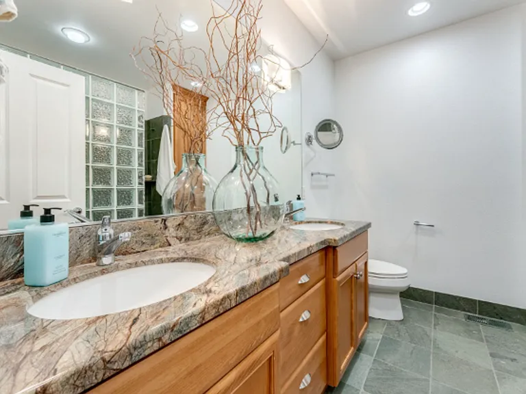 2015 SE Columbia River Dr #320 — Photo 10