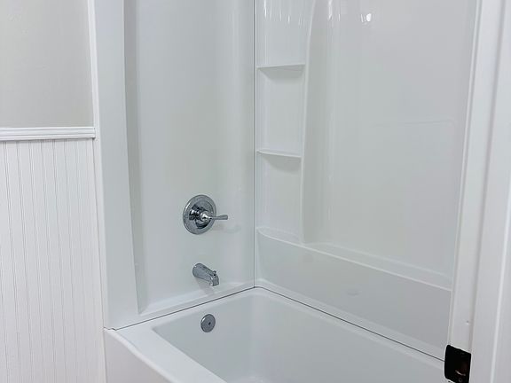 3rd image of 23507 Veterans Memorial Pkwy