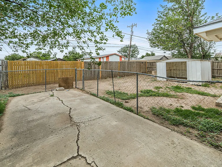 819 N Apache St #B — Photo 16