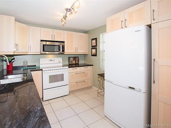 2nd image of 401 SE 3rd St APT 305