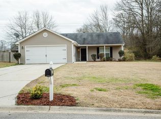 1679 Bismarck Cir, Winder, GA 30680