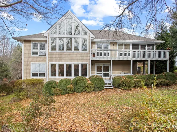 122 Broadmoor Dr, Flat Rock, NC 28731