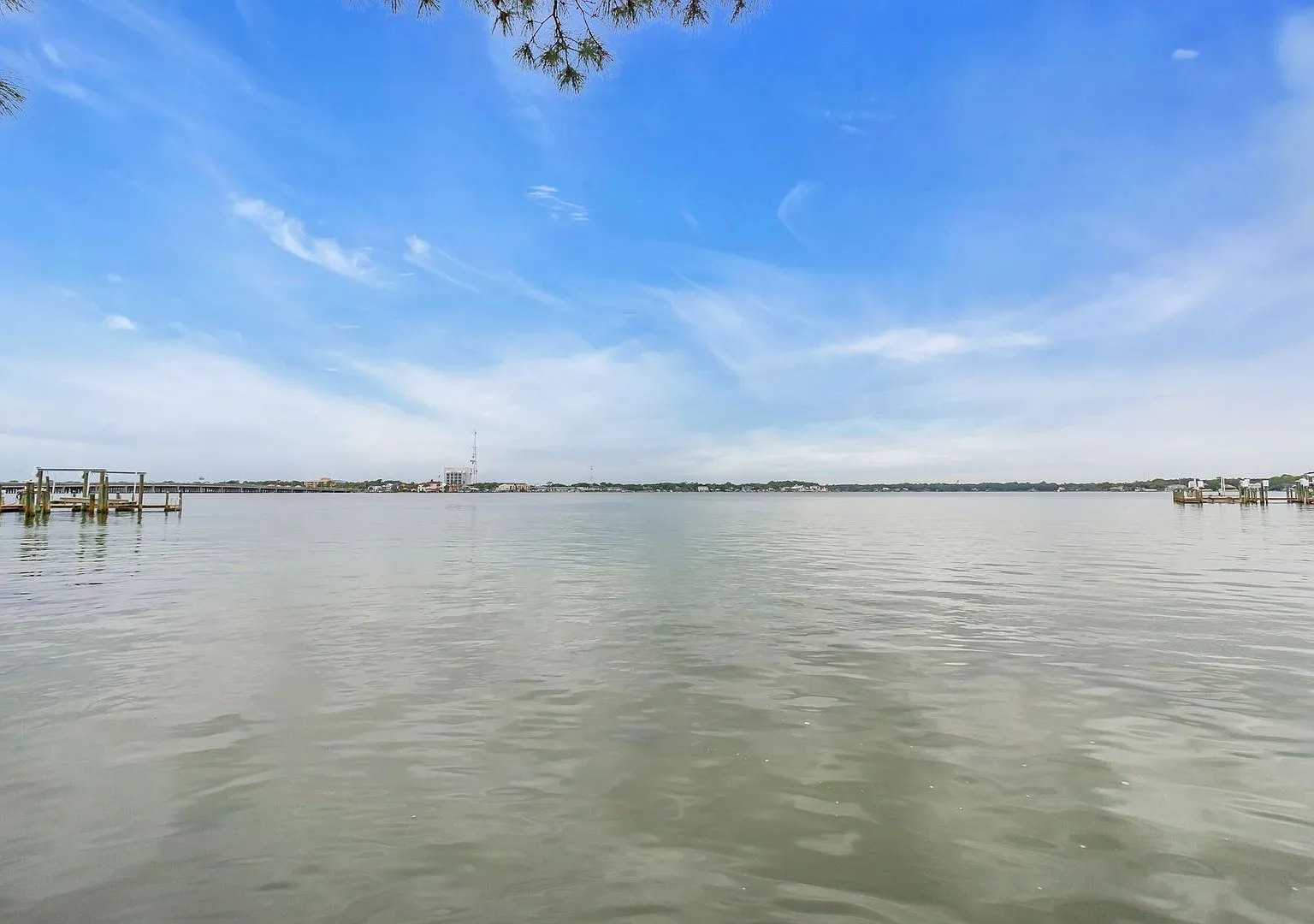 Waterfront in Shalimar!! — Photo 1