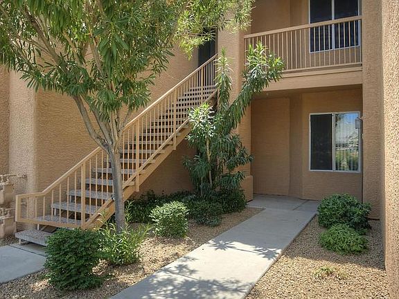 3rd image of 2929 W Yorkshire Dr Floor 2