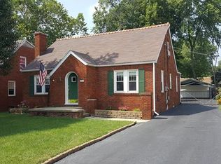 524 Grace St, Godfrey, IL 62035