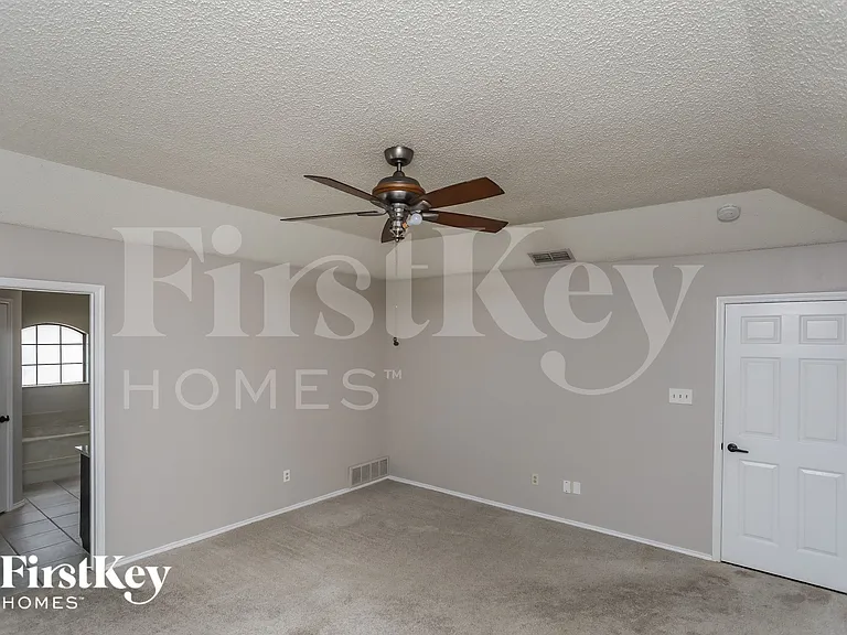 408 Flagstone Dr — Photo 9