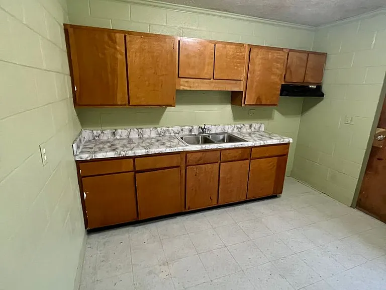 370 E Gordon Ave — Photo 3
