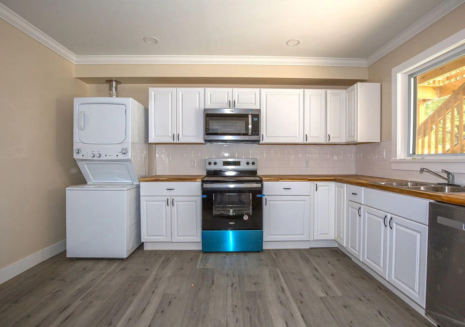 360 East St — Photo 2