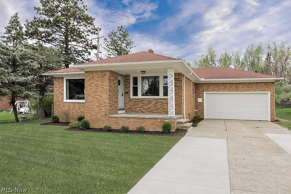 23407 Angela Dr photo 1