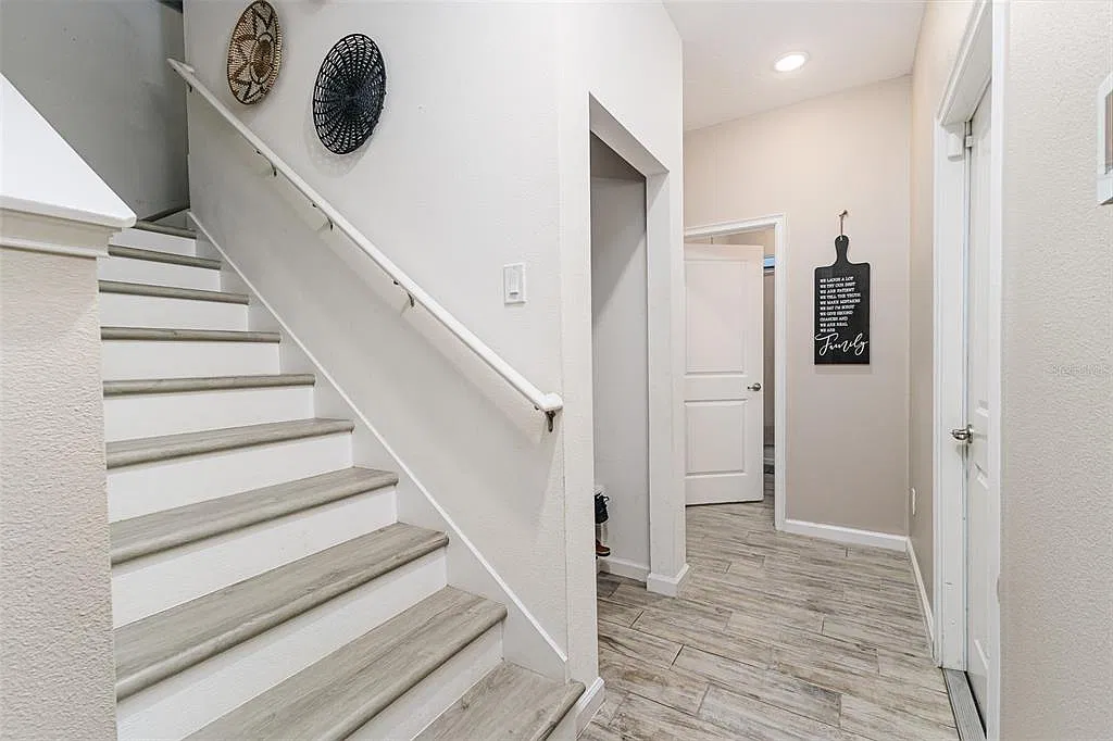 4 bed, 3.0 bath, 2424 sqft, $3,000 — Photo 3