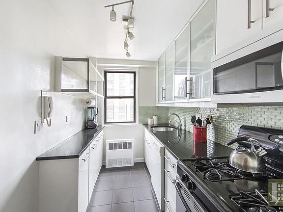 3rd image of 141 Amsterdam Ave #17H