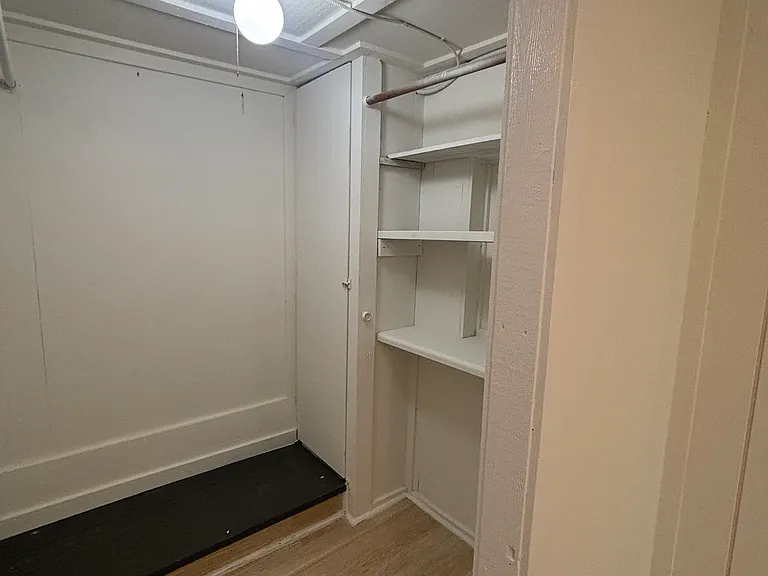 2571 NE Palm Ave #C — Photo 13