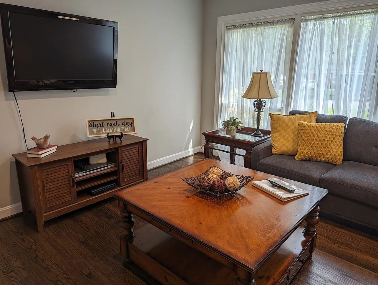 3 bed, $3,600 — Photo 2