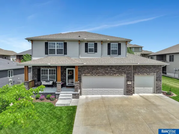 7308 Andy Dr, Lincoln, NE 68516