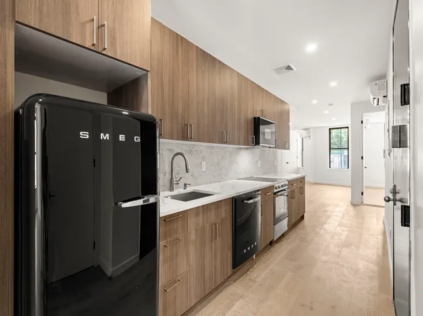 240 Flatbush Avenue image 1 of 16
