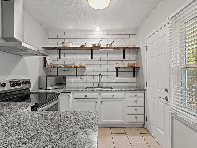 1235 W 79th St — Photo 14
