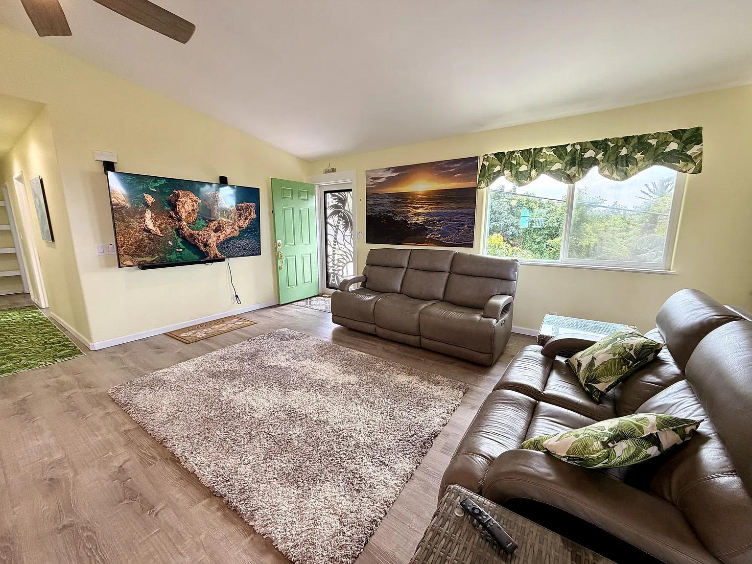 3 bed, 1248 sqft, $4,107 — Photo 4