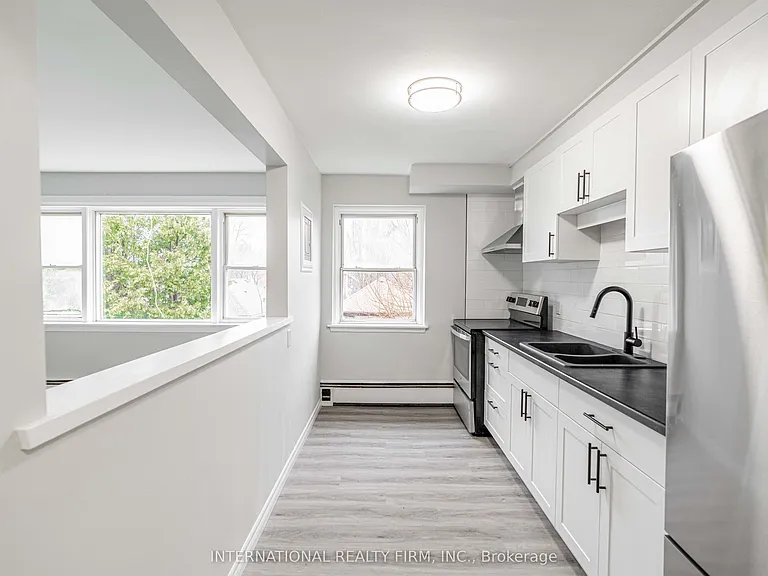 1284 Gramercy Park Pl — Photo 13