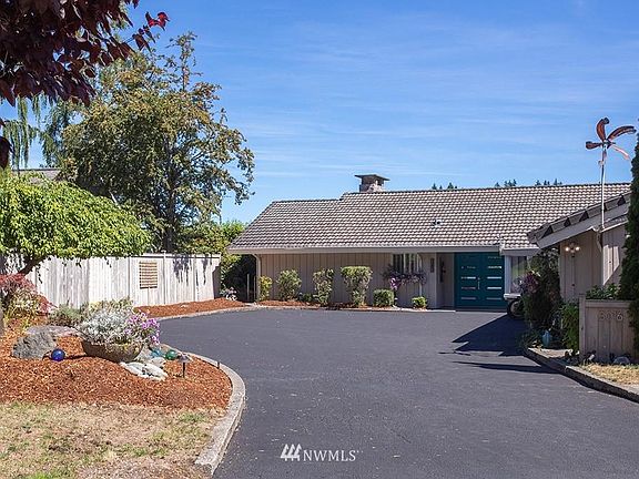 2nd image of 3016 Marine Dr