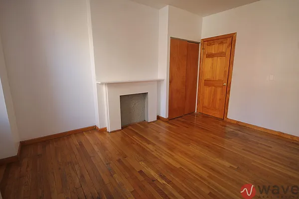 Rented by Wave Real Estate Group | media 9