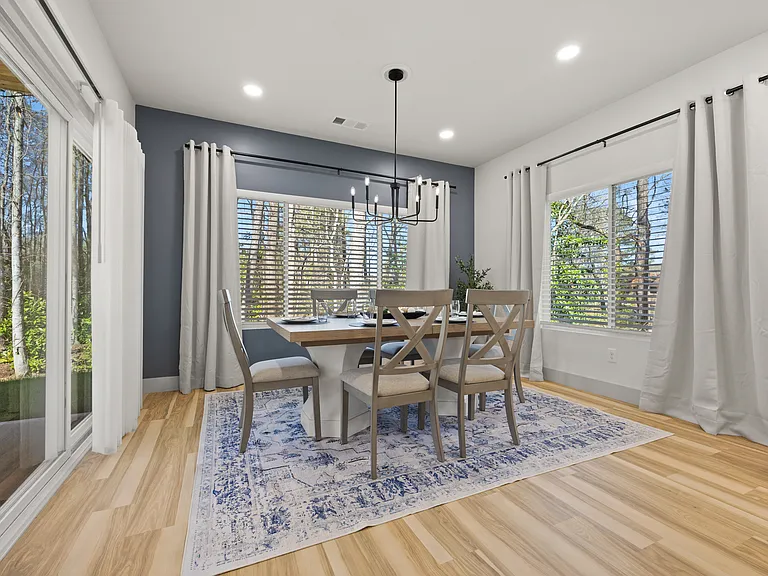 184 Woodland Ln SW — Photo 3