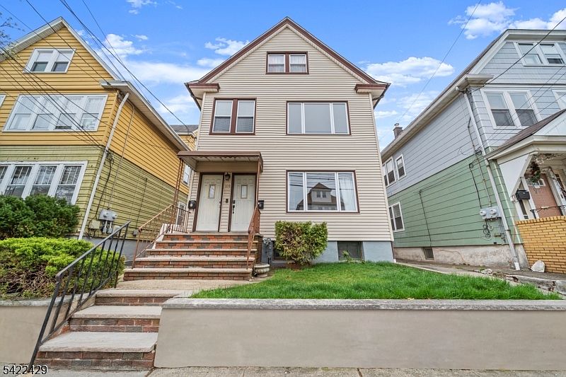 1st image of 105 Knapp Ave