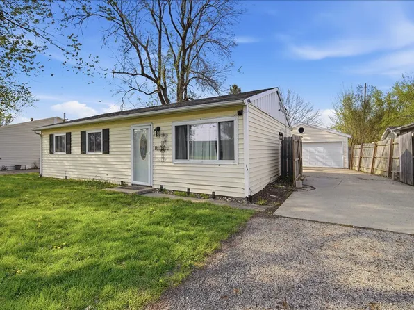 403 Sunset Dr, Le Roy, IL 61752