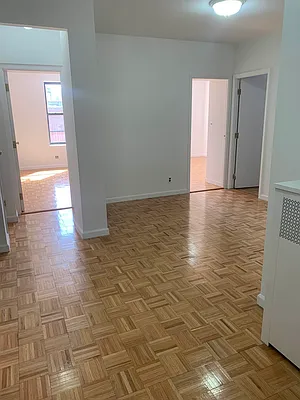 Rented by M.Grossman R.E. Management | media 7