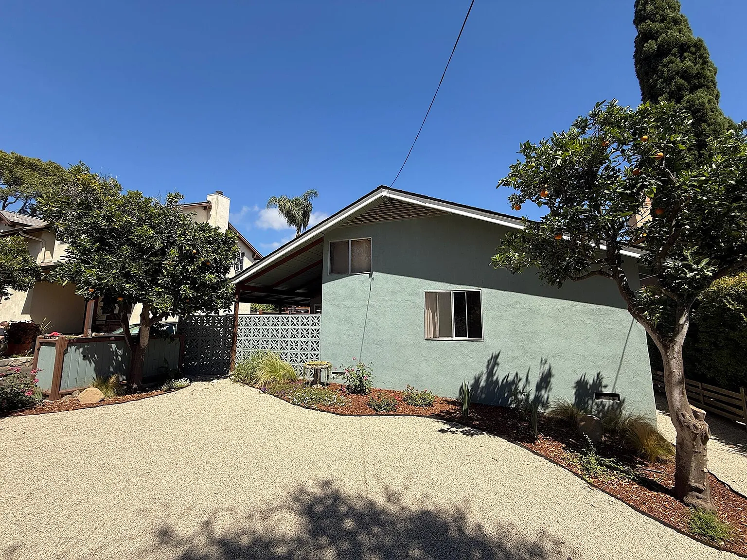 2 bed, 2.0 bath, 1050 sqft, $6,700 — Photo 2