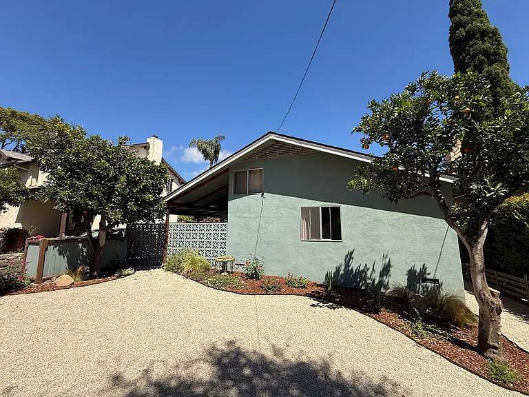 630 Tabor Ln — Photo 2