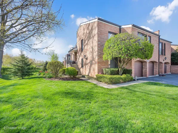 19W187 Newport Ln, Oak Brook, IL 60523