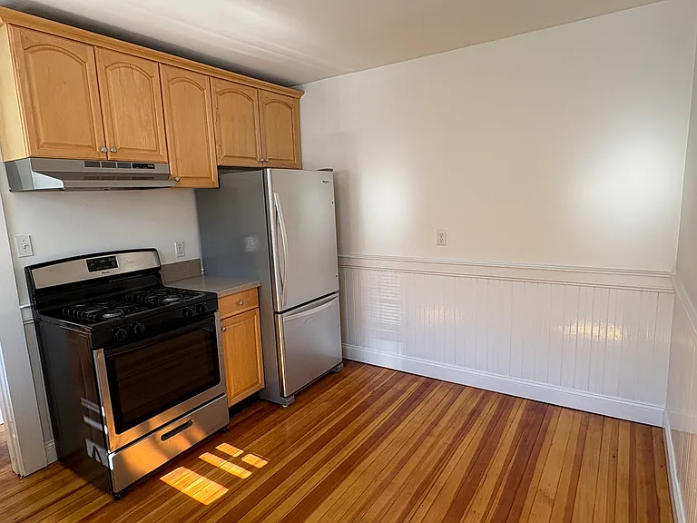 10 Oakland St — Photo 2
