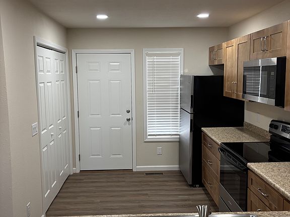 3rd image of 152 Taylor St #101