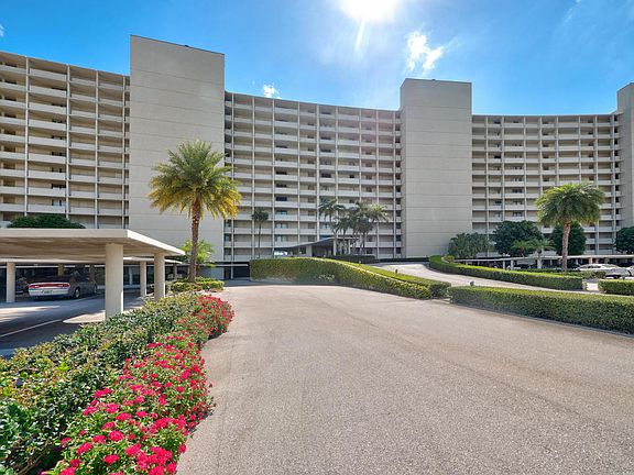 3rd image of 120 Lakeshore Dr #6370