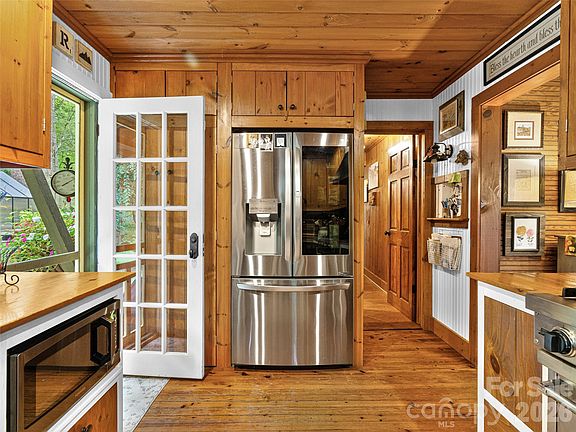 11th image of 85 Chestnut Hill Rd