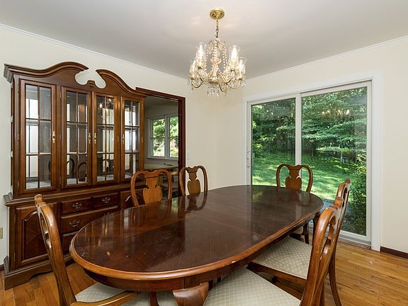 5th image of 27 Highlands Dr