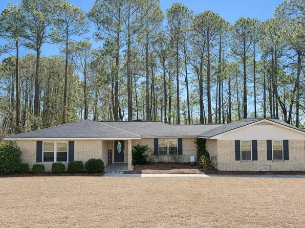 107 Newton Dr, Lyons, GA 30436