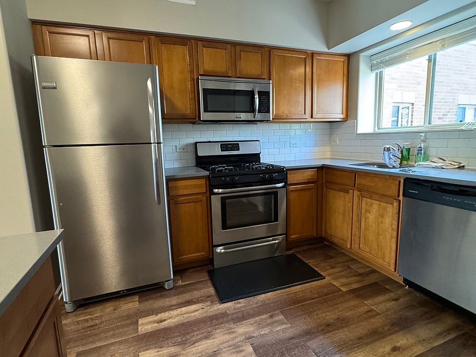 1st image of 5045 N Northwest Hwy APT 302