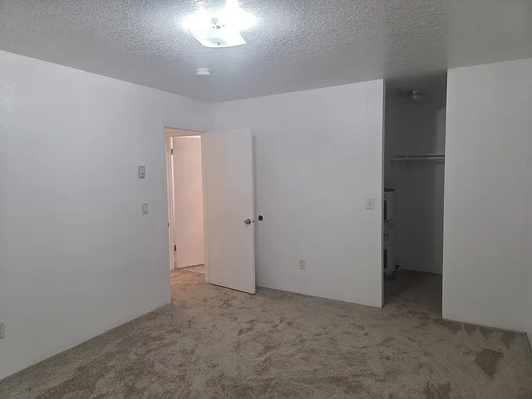 6170 SW Valley Cir — Photo 4