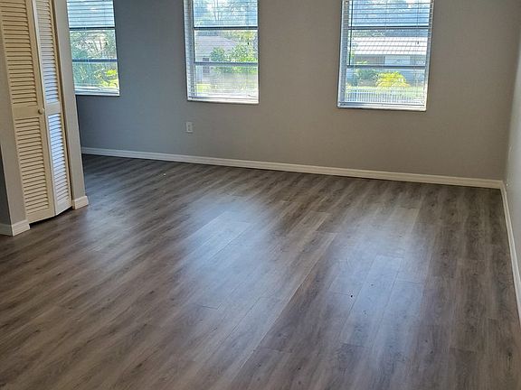 4th image of 2045 Hyde Park St #10