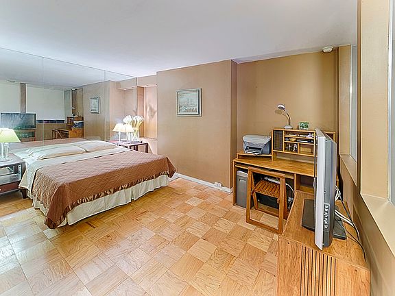5th image of 7 E 35th St APT 8G