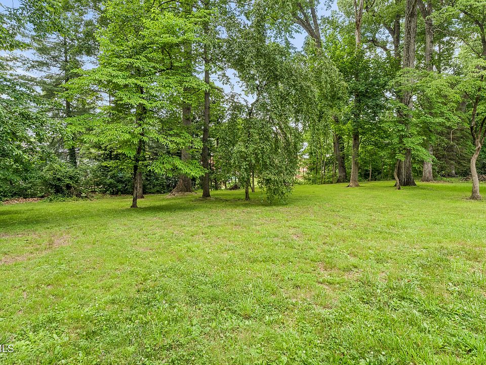 2nd image of 1303 Peterson Pl